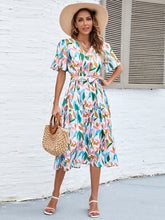 Robe imprimée à col en V et manches flottantes